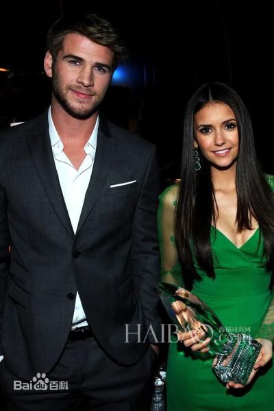 妮娜·杜波夫(Nina Dobrev)生活照素颜照相册