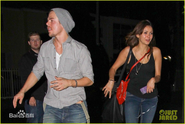 妮娜·杜波夫(Nina Dobrev)生活照素颜照相册