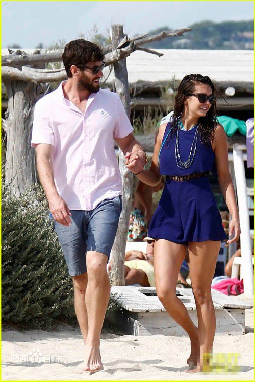 妮娜·杜波夫(Nina Dobrev)生活照素颜照相册