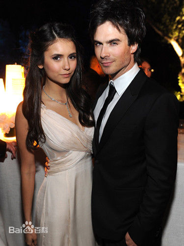 妮娜·杜波夫(Nina Dobrev)生活照素颜照相册