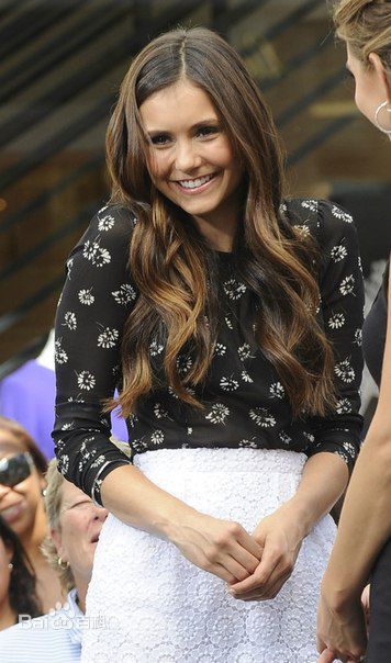 妮娜·杜波夫(Nina Dobrev)吸血鬼日记生活照相册