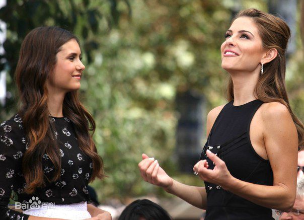 妮娜·杜波夫(Nina Dobrev)吸血鬼日记生活照相册