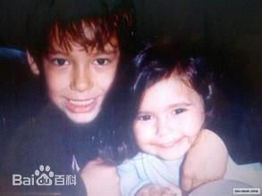 妮娜·杜波夫(Nina Dobrev)早年生活照