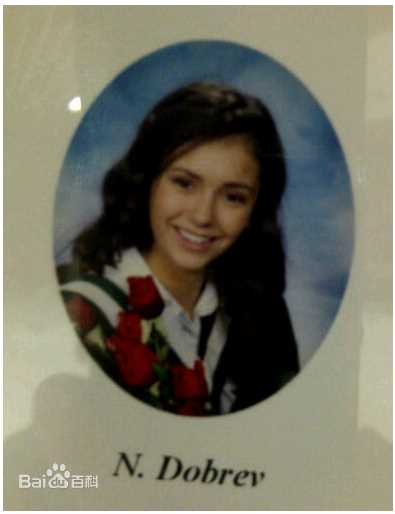 妮娜·杜波夫(Nina Dobrev)早年生活照