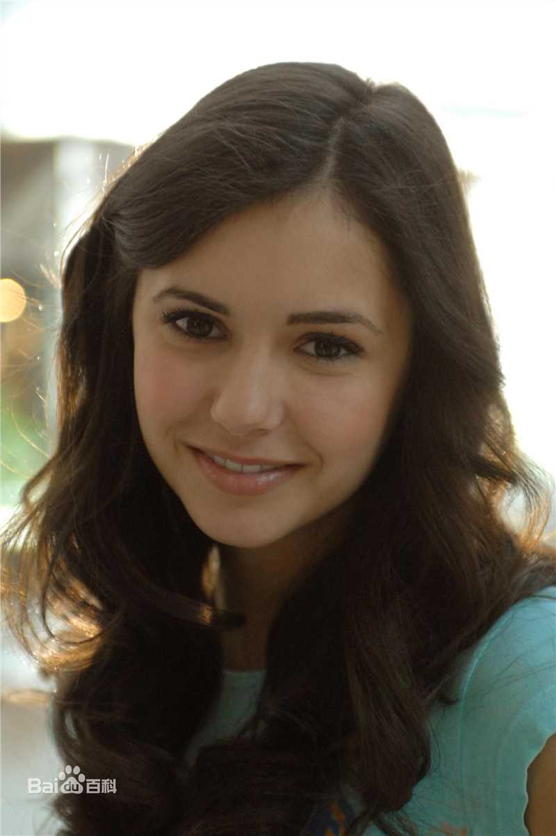 妮娜·杜波夫(Nina Dobrev)早年生活照