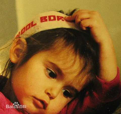 妮娜·杜波夫(Nina Dobrev)早年生活照