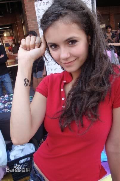 妮娜·杜波夫(Nina Dobrev)早年生活照