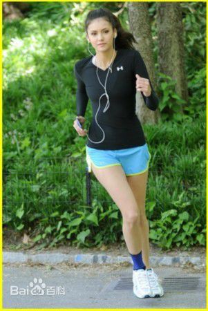 妮娜·杜波夫(Nina Dobrev)高清杂志封面图集