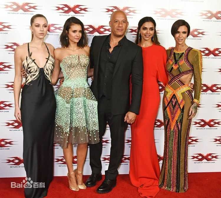 最优质妮娜·杜波夫(Nina Dobrev)在《极限特工：终极回归》中的相册