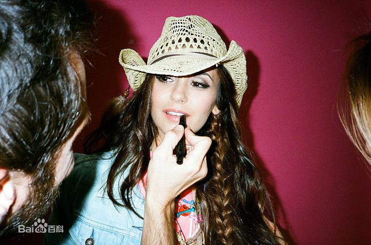 妮娜·杜波夫(Nina Dobrev)精彩图册