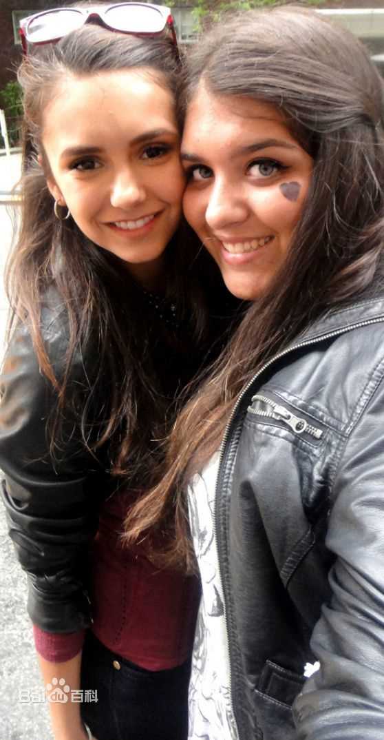 妮娜·杜波夫(Nina Dobrev)精彩图册