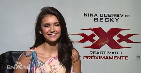 妮娜·杜波夫(Nina Dobrev)-2017壁纸壁纸