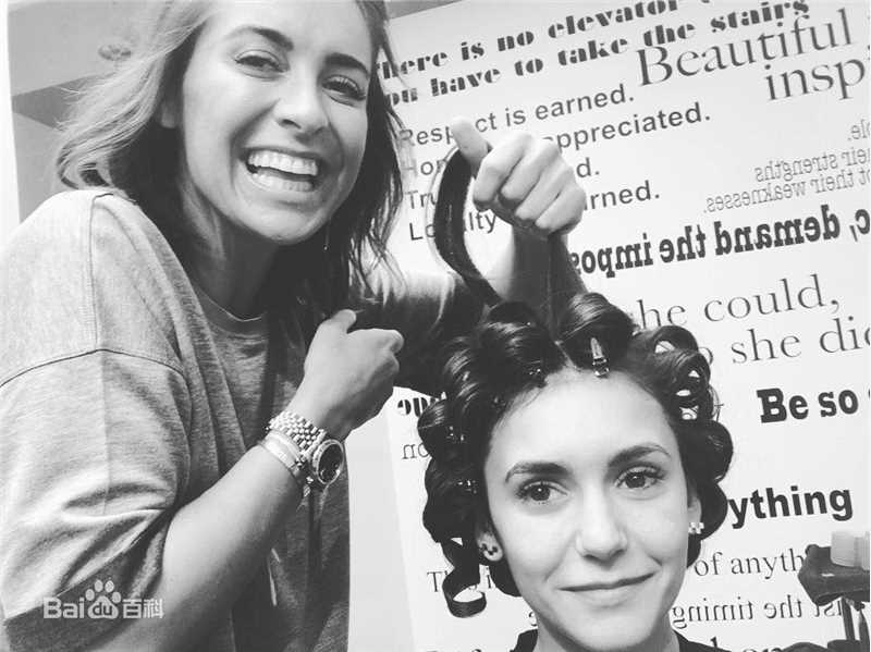 妮娜·杜波夫(Nina Dobrev)-2017壁纸壁纸