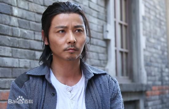 张晋(Max Zhang)在《十吨刺客》饰龙飞中的
