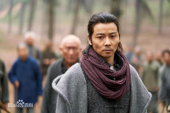 张晋(Max Zhang)在《十吨刺客》饰龙飞中的