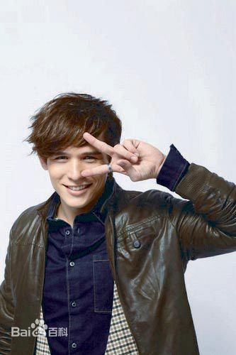 倪安东(Anthony Neely)精选《ELLE》国际中文版杂志十二月号图册