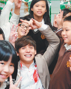 倪安东(Anthony Neely)走进校园素颜照相册