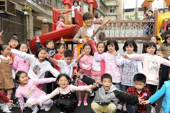 倪安东(Anthony Neely)走进校园素颜照相册