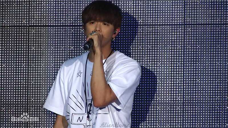 黄鸿升(Alien Huang)爱进化巡回演唱会香港站壁纸壁纸