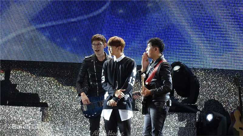 黄鸿升(Alien Huang)爱进化巡回演唱会香港站壁纸壁纸