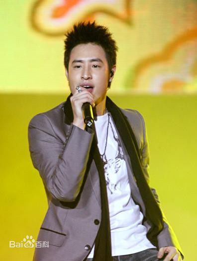 潘玮柏(Wilber Pan)不良笑花活动照前后照片