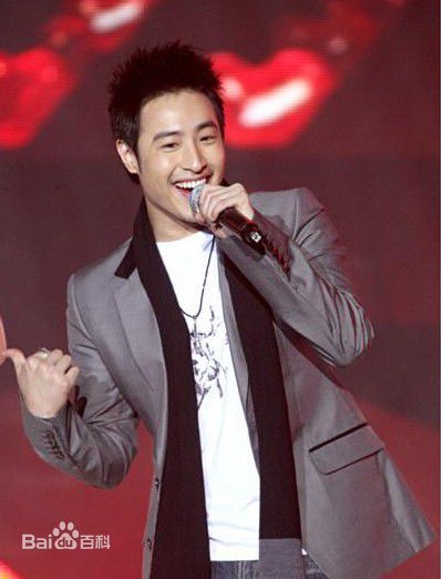 潘玮柏(Wilber Pan)不良笑花活动照前后照片