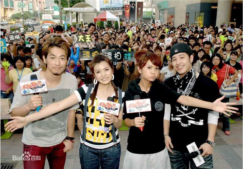 潘玮柏(Wilber Pan)不良笑花活动照前后照片