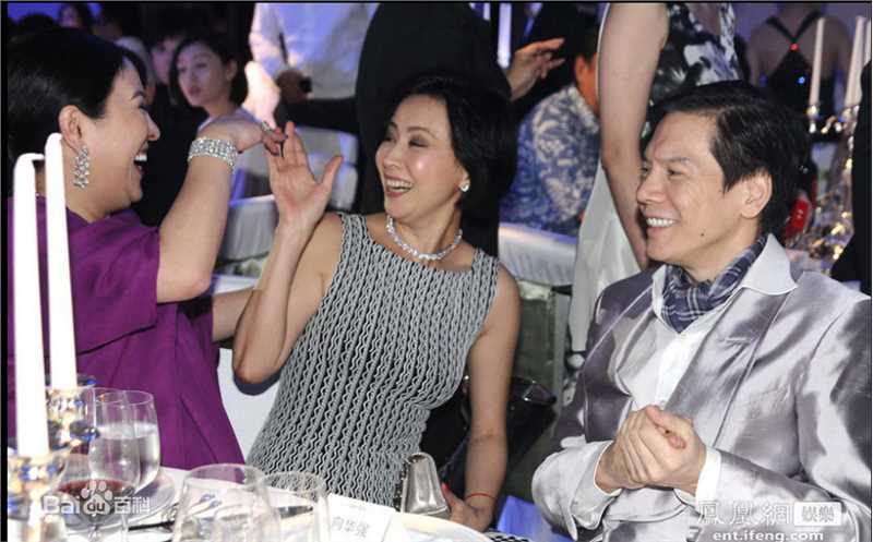 向华强(Charles Heung)家人合影壁纸壁纸