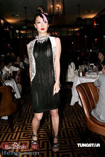 谢婷婷2009年某知名品牌走秀照图片图集