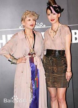 谢婷婷2009年某知名品牌走秀照图片图集