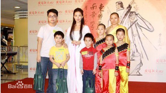 谢婷婷2010年05月01日金庸武林新天地活动照生活照相册