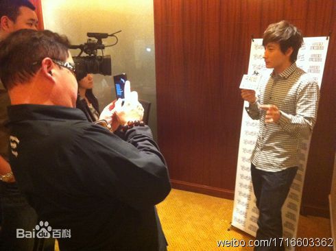 方力申(Alex Fong)在2011《夏日恋神马》宣传照中的