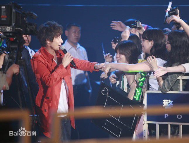 方力申(Alex Fong)2011东莞红馆群星演唱会壁纸壁纸