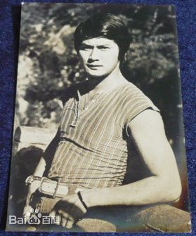 邓光荣(Alan Tang Kwong Wing)年轻时候图册