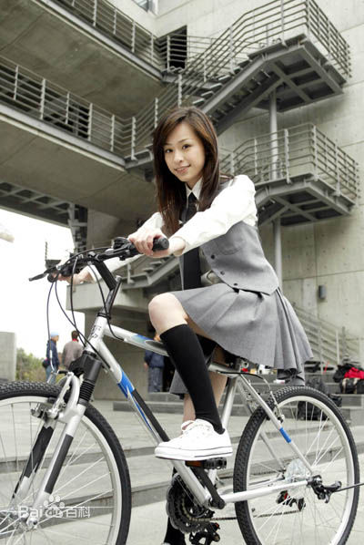 最新王心凌(Cyndi Wang)在《爱你》中的壁纸