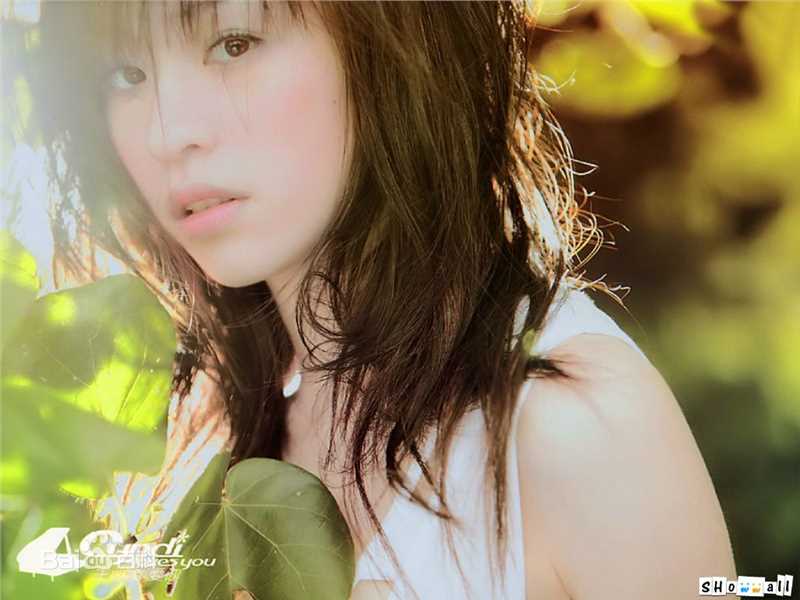 最新王心凌(Cyndi Wang)在《爱你》中的壁纸