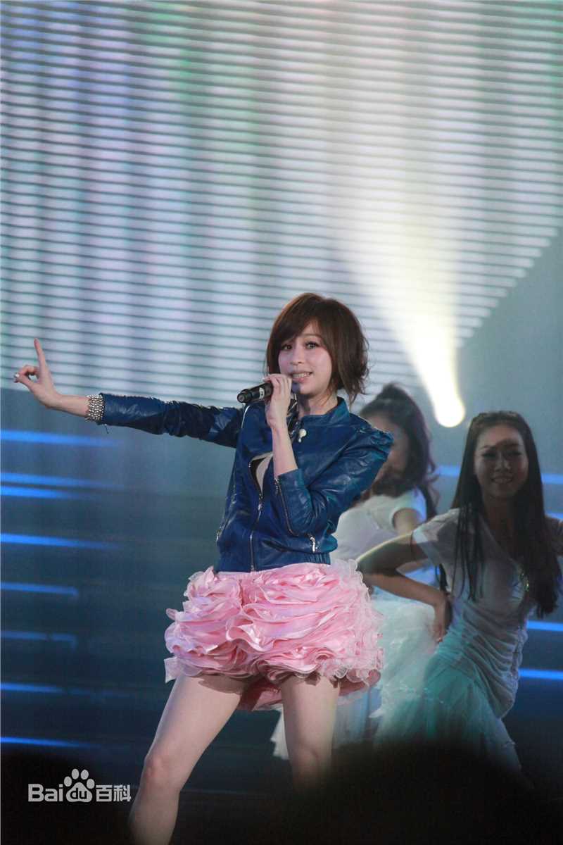 王心凌(Cyndi Wang)2011泉州“让世界充满爱”性感图片图集