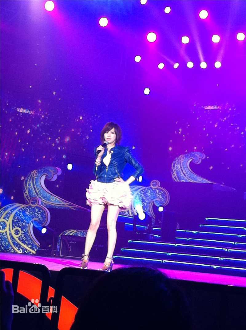 王心凌(Cyndi Wang)2011泉州“让世界充满爱”性感图片图集