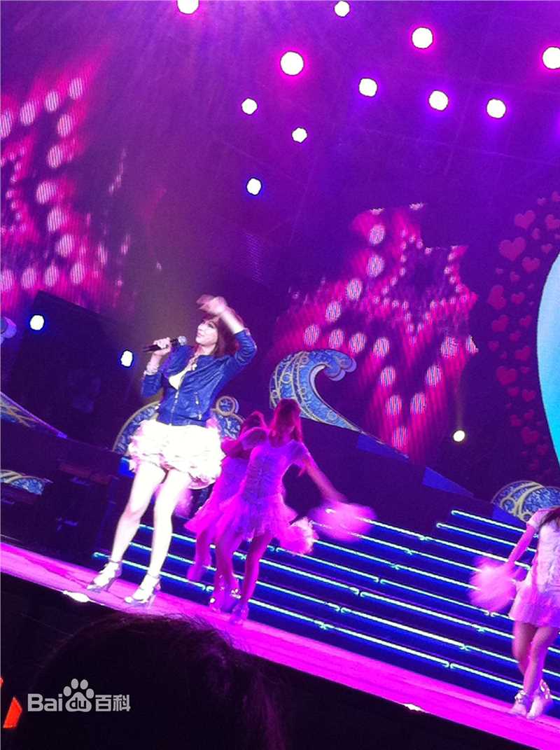 王心凌(Cyndi Wang)2011泉州“让世界充满爱”性感图片图集