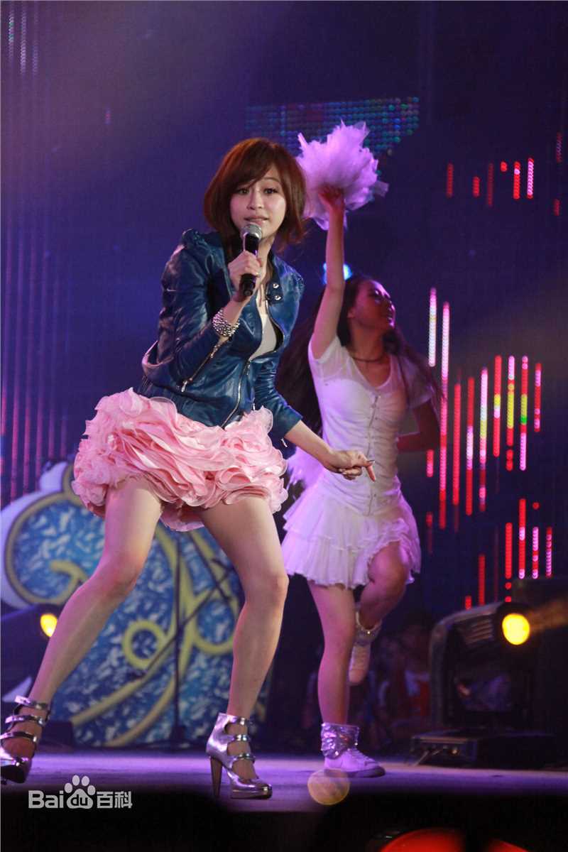 王心凌(Cyndi Wang)2011泉州“让世界充满爱”性感图片图集