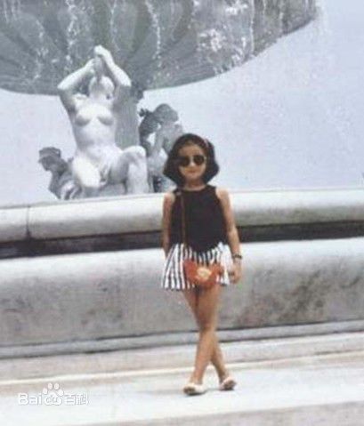 蔡依林(Jolin Tsai、 （韩）、ツァイ イーリン（日）、 （泰）)童年生活照壁纸壁纸