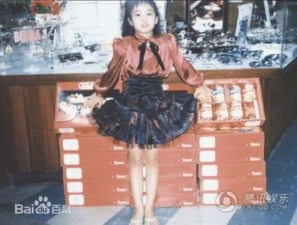 蔡依林(Jolin Tsai、 （韩）、ツァイ イーリン（日）、 （泰）)童年生活照壁纸壁纸