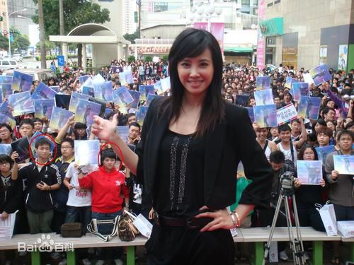 最全蔡依林(Jolin Tsai、 （韩）、ツァイ イーリン（日）、 （泰）)在2010.11.6 Jolin台中《Myself》改版签唱会中的壁纸