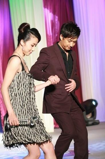 孙莉夫妇一起出席活动图片图集