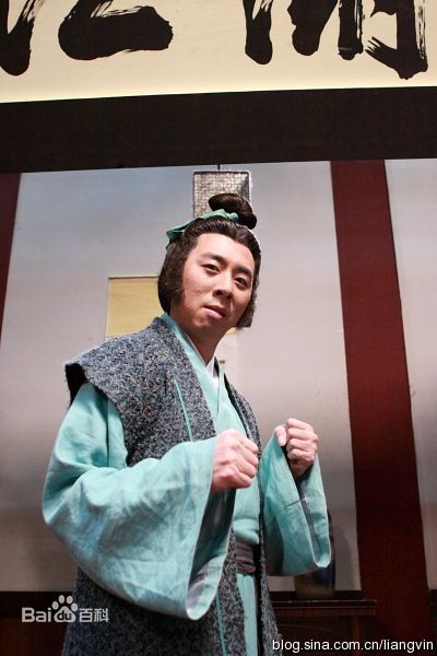 梁赫群(Vicent)工作中照素颜照相册