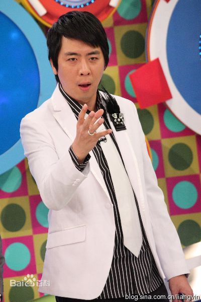 梁赫群(Vicent)工作中照素颜照相册