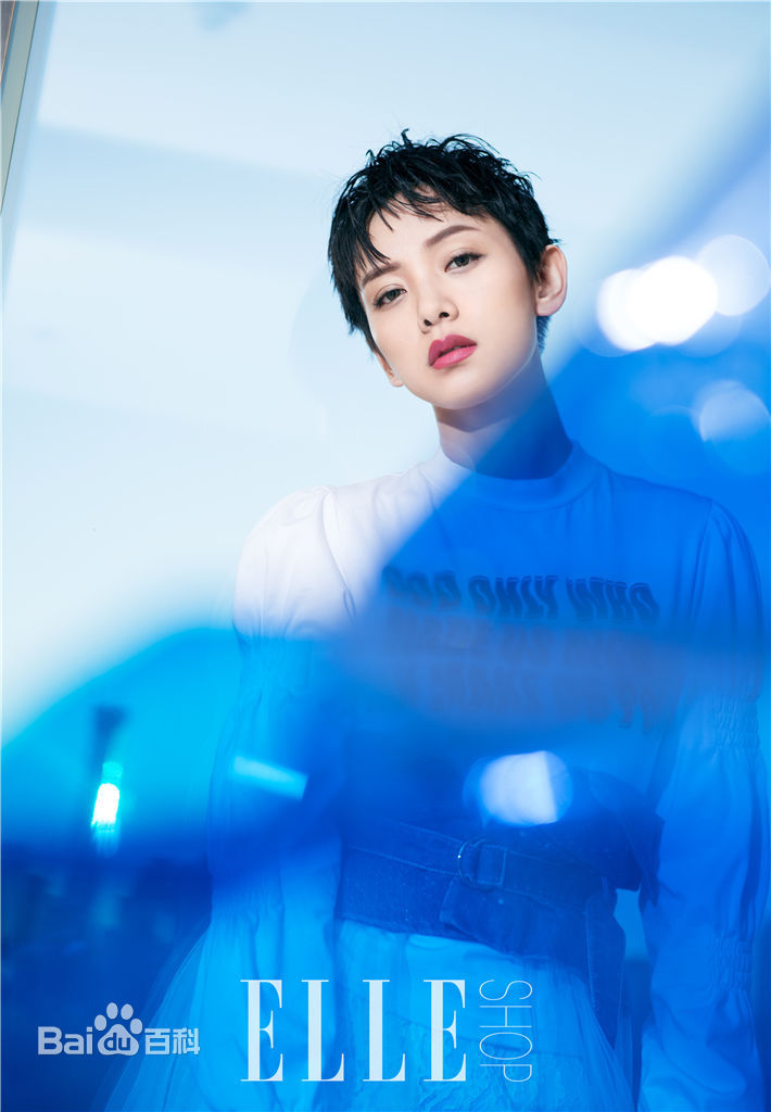 李晓峰2018风格大片 造型独特性感图片图集