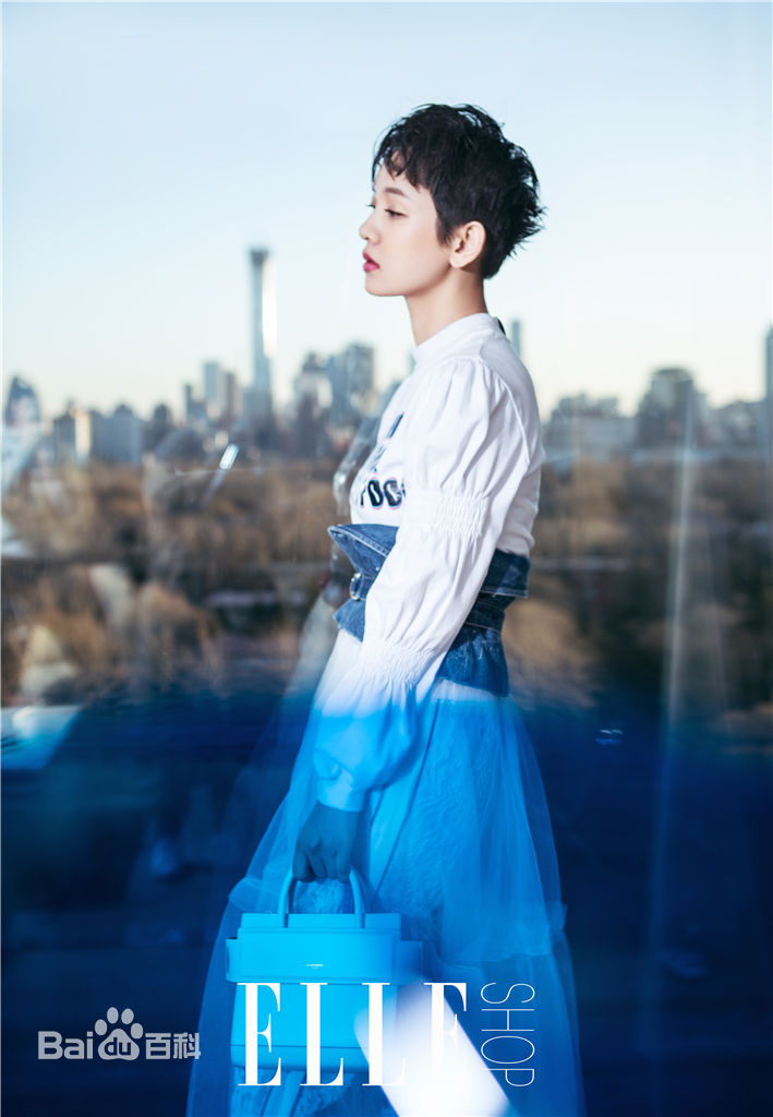 李晓峰2018风格大片 造型独特性感图片图集