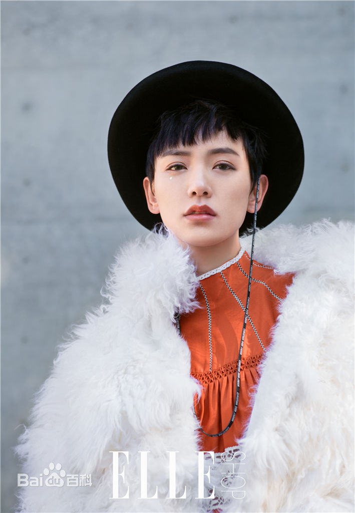 李晓峰2018风格大片 造型独特性感图片图集