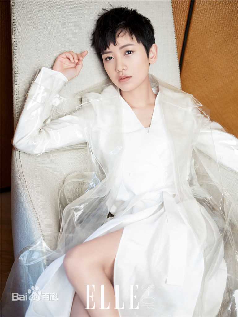 李晓峰2018风格大片 造型独特性感图片图集